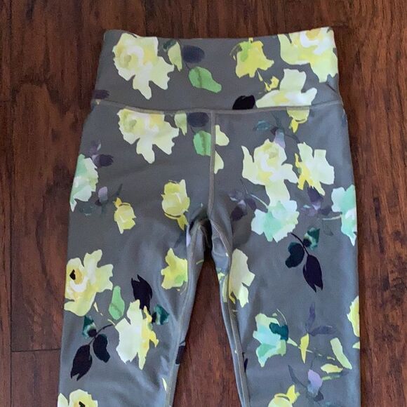 ATHLETA Elation flower Printed leggings size S 7/8 tight EUC - Picture 2 of 7